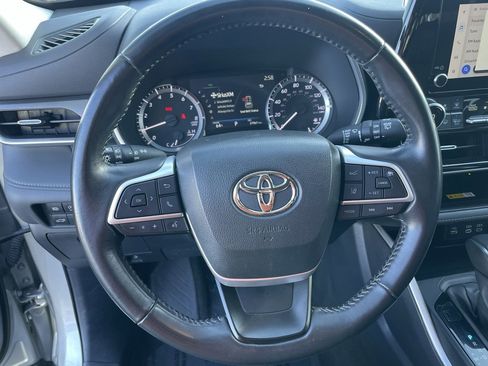 Used 2023 Toyota Highlander XLE image 14