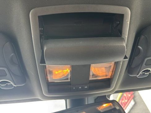 Used 2021 Dodge Challenger SXT w/ Driver Convenience Group RWD image 31