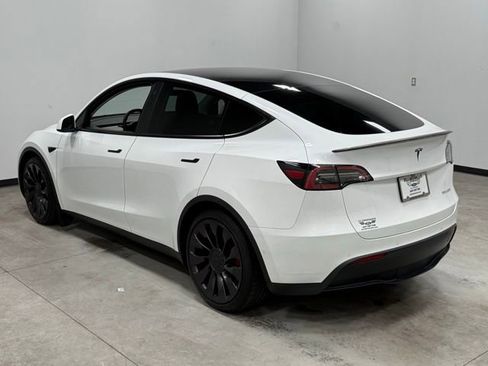 Used 2022 Tesla Model Y Performance image 9