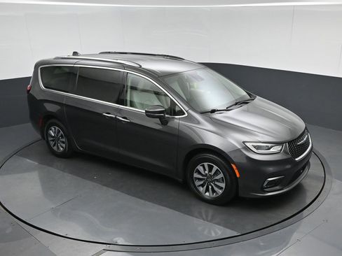 Used 2021 Chrysler Pacifica Touring-L image 80