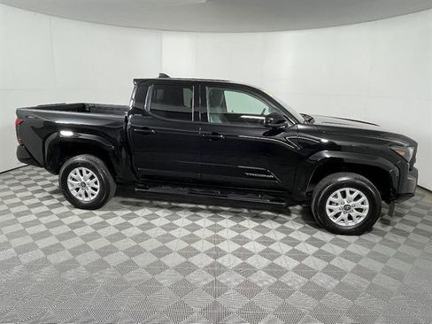 Certified 2025 Toyota Tacoma SR5 w/ SR5 Upgrade Package AWD/4WD image 7