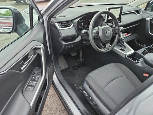 Used 2025 Toyota RAV4 XLE AWD/4WD image 6