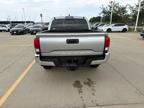 Used 2022 Toyota Tacoma SR5 RWD image 6