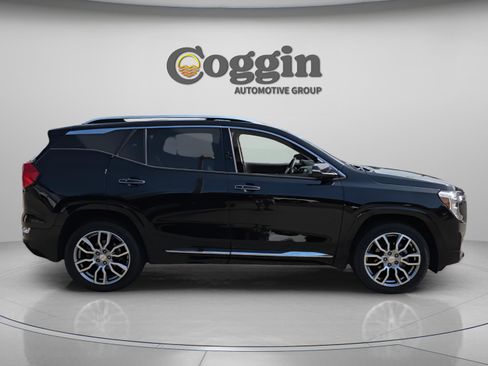 Used 2024 GMC Terrain Denali w/ Denali Premium Package AWD/4WD image 6