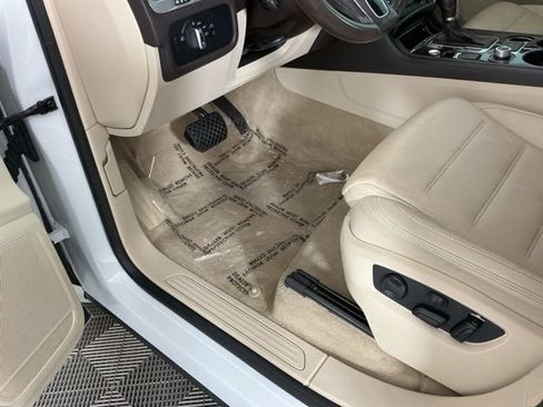 Used 2016 Volkswagen Touareg VR6 AWD/4WD image 15