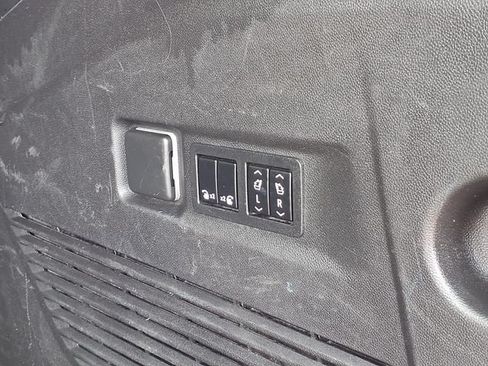 Used 2022 Chevrolet Suburban Premier AWD/4WD image 24
