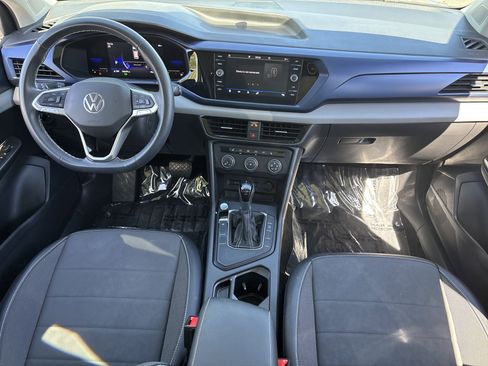 Used 2022 Volkswagen Taos SE w/ Panoramic Sunroof Package image 13