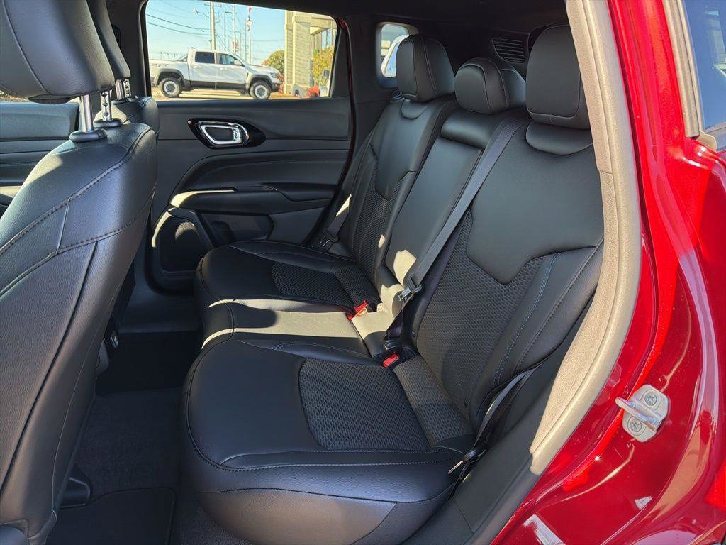 New 2026 Jeep Compass Latitude AWD/4WD image 19