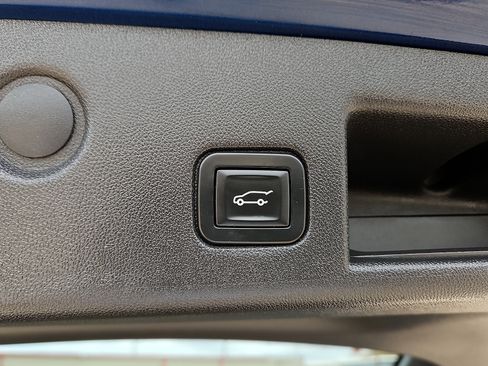 Used 2019 Chevrolet Equinox LT FWD image 7