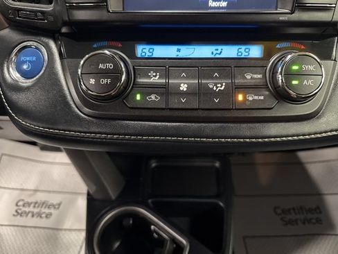 Used 2018 Toyota RAV4 LE AWD/4WD image 17