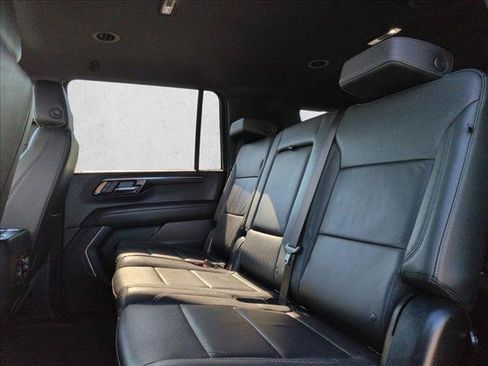 Used 2025 Chevrolet Suburban Z71 AWD/4WD image 18