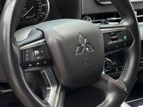 Used 2024 Mitsubishi Outlander SE FWD image 17