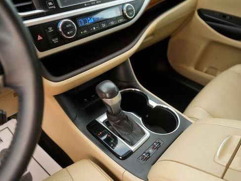 Used 2018 Toyota Highlander Limited image 28