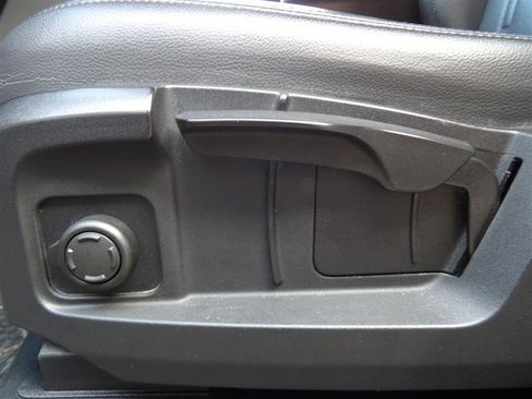 Used 2022 Land Rover Defender 110 S image 24