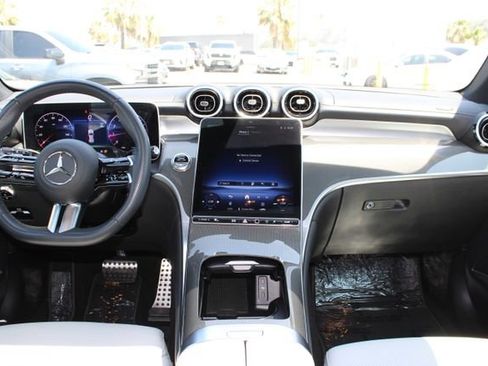Used 2025 Mercedes-Benz GLC 300 image 10