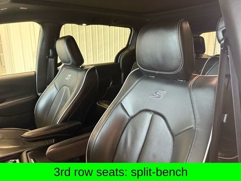 Used 2025 Chrysler Pacifica Limited image 21