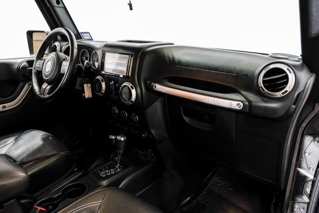 Used 2016 Jeep Wrangler Unlimited Sahara w/ Dual Top Group AWD/4WD image 19