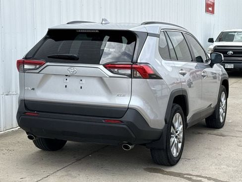 Used 2023 Toyota RAV4 XLE Premium image 4