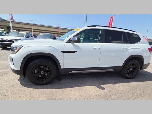 Used 2024 Volkswagen Atlas Peak Edition SE AWD/4WD image 52