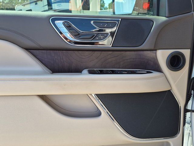 Used 2023 Lincoln Navigator Reserve AWD/4WD image 15