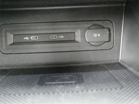 Used 2023 Volkswagen Atlas Cross Sport SE image 9