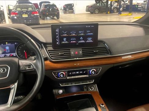 Used 2022 Audi Q5 2.0T Premium w/ Convenience Package AWD/4WD image 6