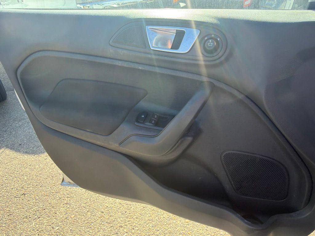 Used 2014 Ford Fiesta SE FWD image 20