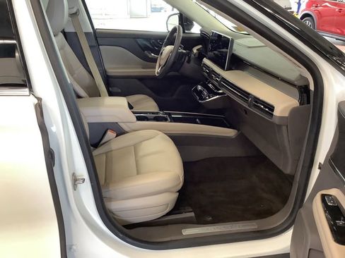 Used 2023 Lincoln Corsair AWD w/ Equipment Group 101A image 12