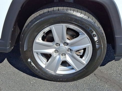 Certified 2022 Jeep Compass Latitude image 9