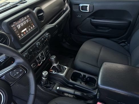 Used 2019 Jeep Wrangler Unlimited Sport S image 16