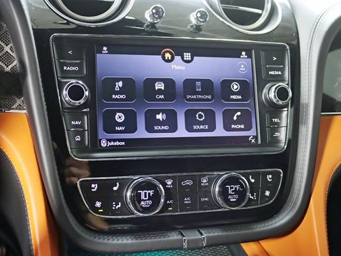 Used 2020 Bentley Bentayga Design Series AWD/4WD image 19