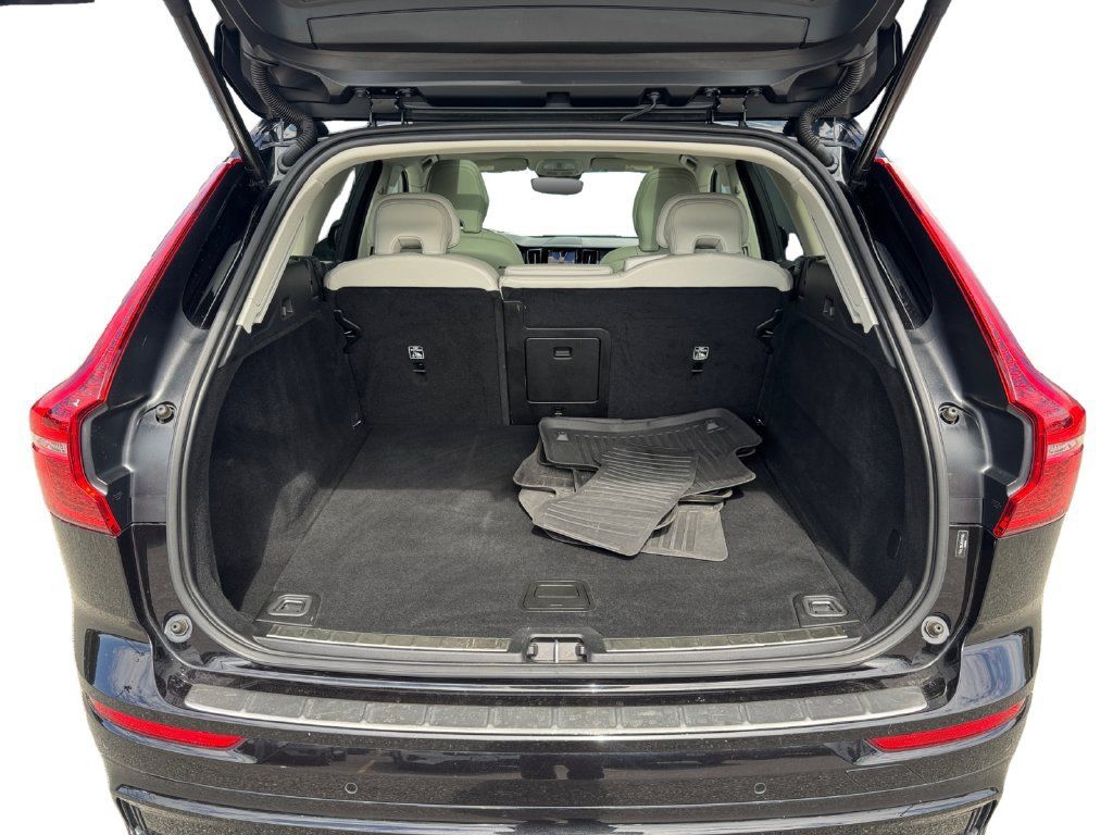 Certified 2024 Volvo XC60 B5 Plus w/ Protection Package Premier AWD/4WD image 5