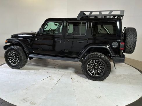 Used 2019 Jeep Wrangler Unlimited Sahara w/ Uconnect 4C Nav & Sound Group AWD/4WD image 4