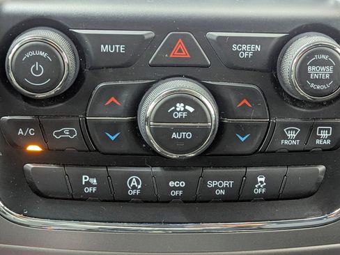 Used 2018 Jeep Grand Cherokee Limited image 27