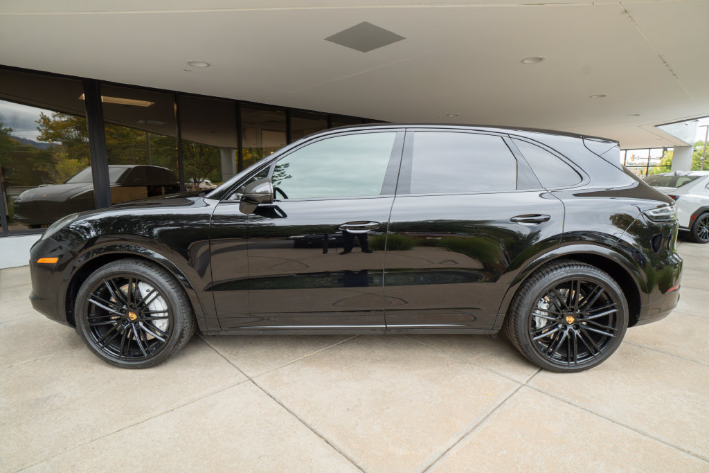 Used 2021 Porsche Cayenne Turbo AWD/4WD image 4
