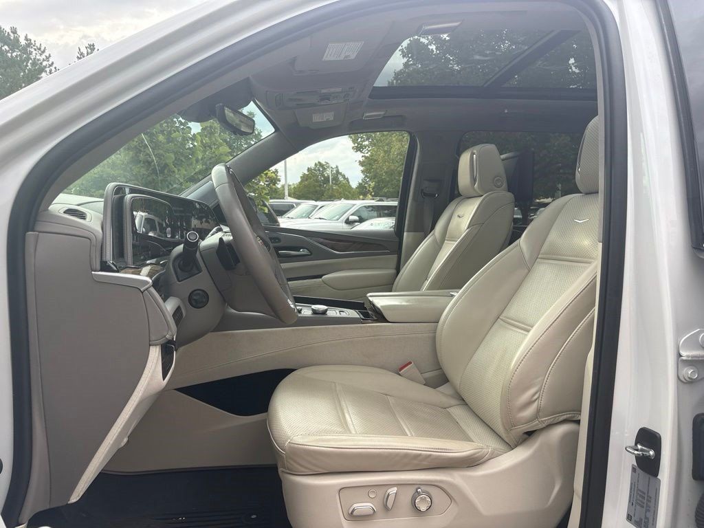 Certified 2024 Cadillac Escalade ESV Sport Platinum w/ LPO, ONYX Package AWD/4WD image 10