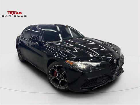 Used 2022 Alfa Romeo Giulia Veloce AWD/4WD image 1