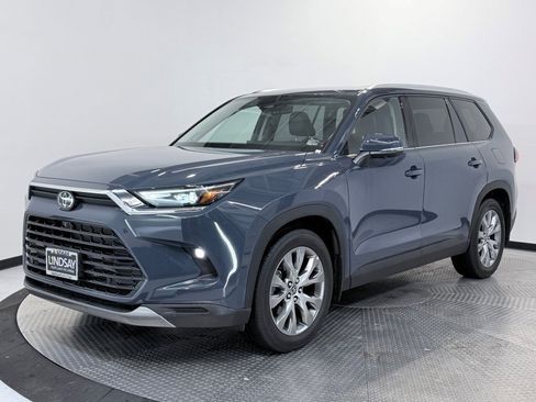 Used 2024 Toyota Grand Highlander Limited image 3