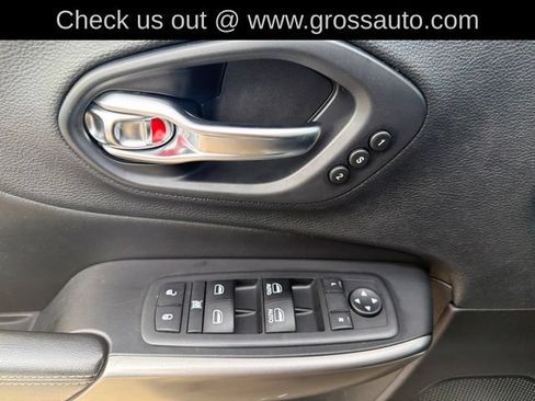 Used 2019 Jeep Cherokee Limited AWD/4WD image 12
