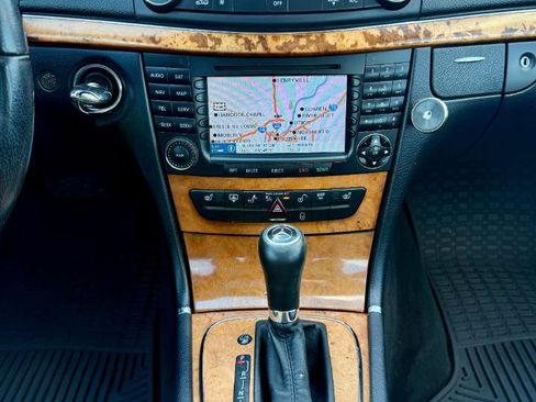Used 2008 Mercedes-Benz E 350 4MATIC Sedan image 25