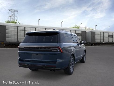 New 2026 Lincoln Navigator L Reserve AWD/4WD image 9