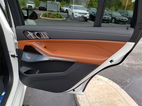 New 2026 BMW X7 M60i image 16