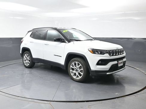 Used 2025 Jeep Compass Limited AWD/4WD image 5