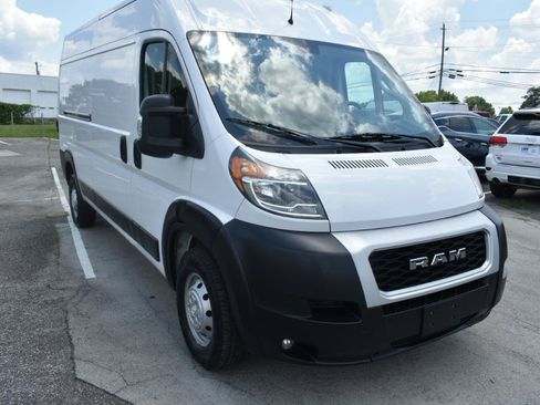 Used 2021 RAM ProMaster 2500 w/ Convenience Group FWD image 4