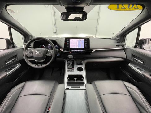 Used 2021 Toyota Sienna XSE w/ XSE Plus Package AWD/4WD image 3