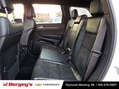 Used 2022 Jeep Grand Cherokee Laredo X image 12