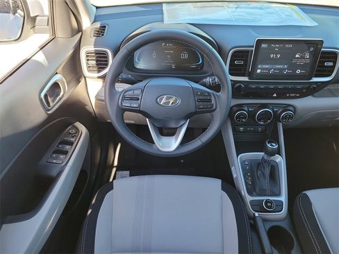 New 2025 Hyundai Venue SEL image 15