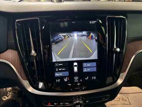 Used 2020 Volvo V60 T5 Cross Country image 27