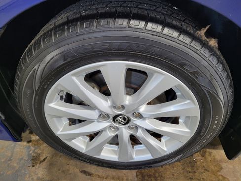 Used 2018 Toyota Camry LE image 37