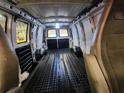 Certified 2022 Chevrolet Express 2500 w/ Driver Convenience Package RWD image 34